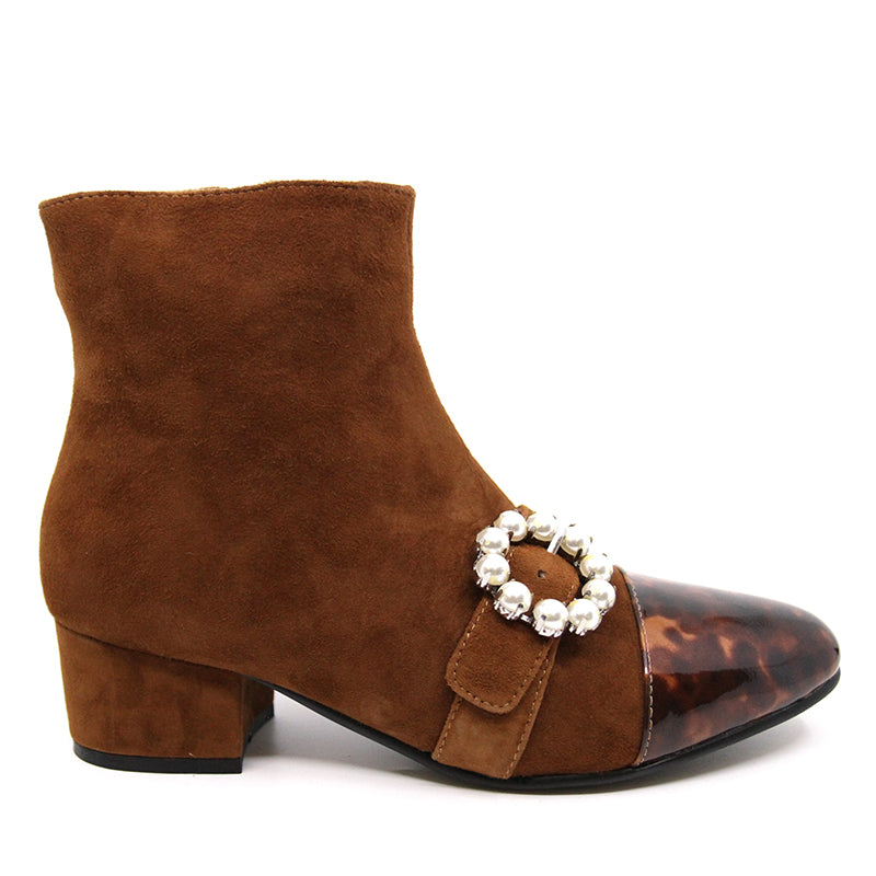Chestnut / US WOMEN 8 / US MEN 7 / AU LADIES 8 / AU MEN 6 / EU 39 / UK 6